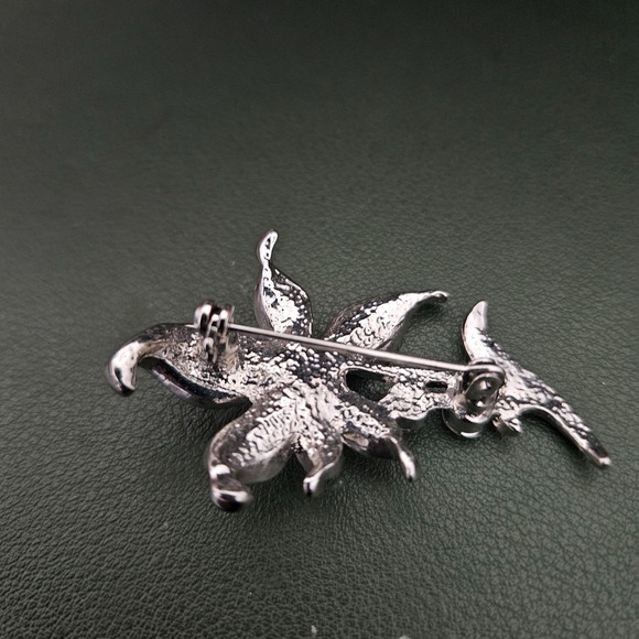 Vintage Silver Tone Faux Pearl Clear Rhinestone Flower Brooch - Picture 7 of 7